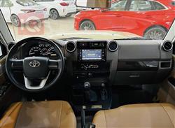 تۆیۆتا لاند کرۆزەر ٧٠ پیکاپ
